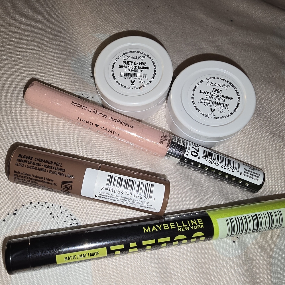 Makeup Bundle - Picture 2 of 3